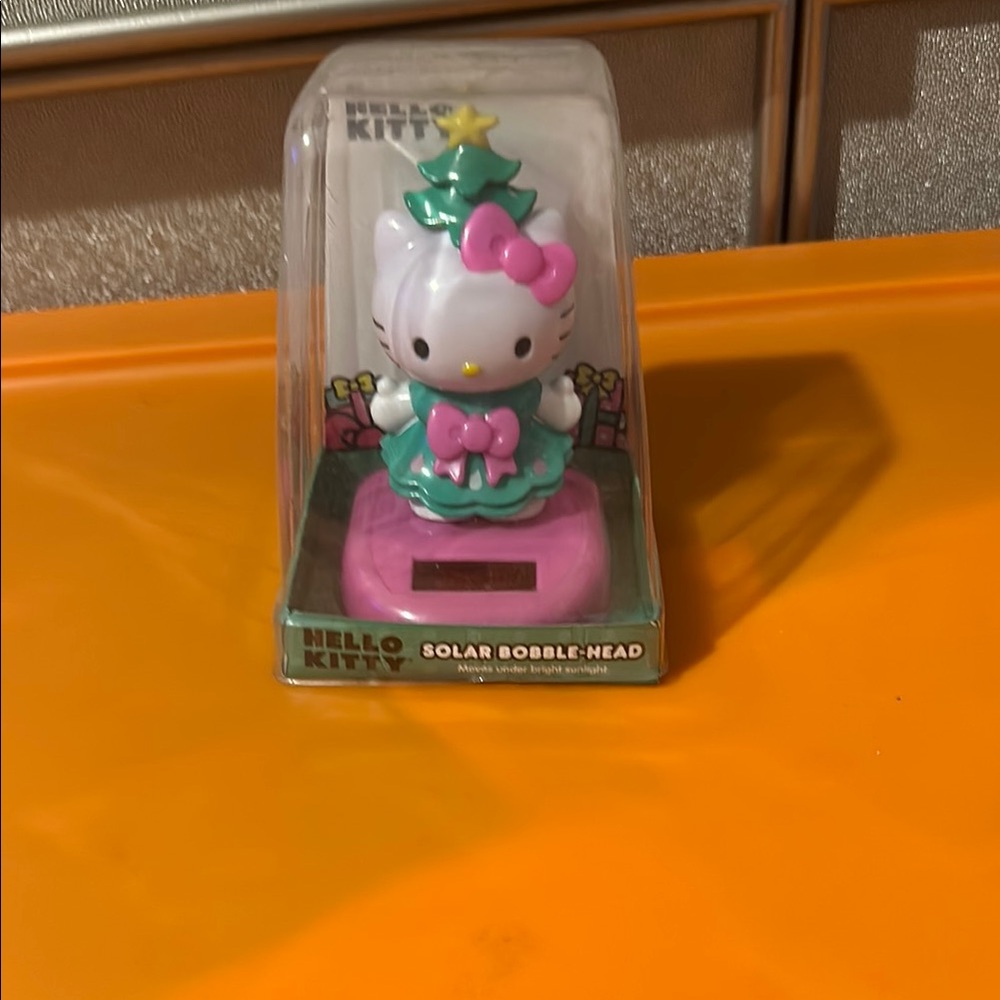 Hello Kitty Solar Bobble Head